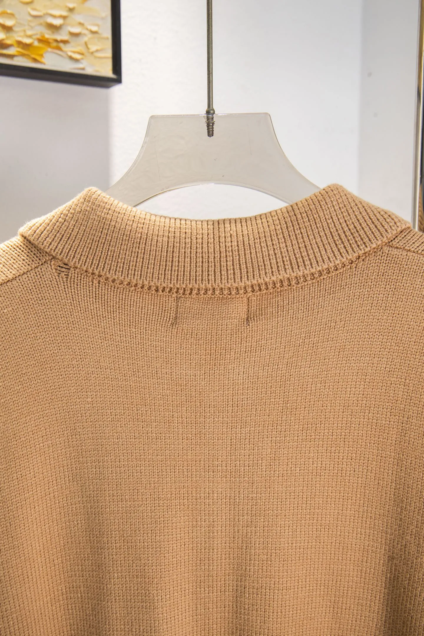 P230 Style number: Y258 Ralph Lauren POLO twist button open-chest sweater is a limited edition every year. There won’t be many styles in the store! Ralph Lauren men's half-button sweater. The shape is really nice. It can be worn alone or as a coat. It can be worn outside the inner layer. It is versatile and looks good. Tag, hanging grain, washable, packaging bag, full set of accessories. The appearance is quite high. The workmanship is super exquisite. Color: navy, gray, apricot, navy. Size: S M L XL